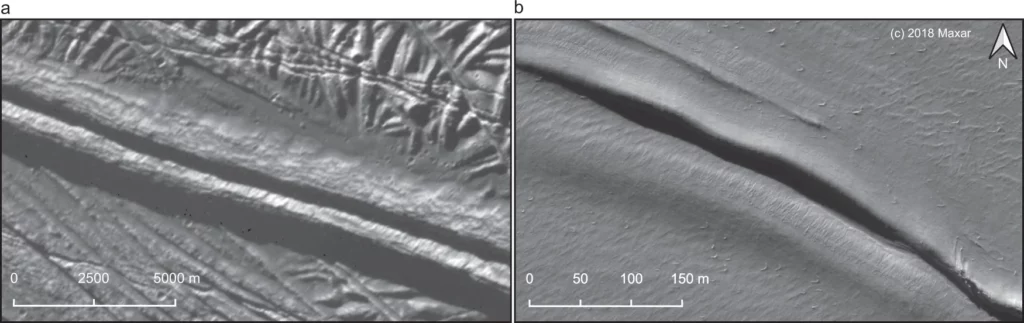 Слева — панхроматический снимок двойной гряды на Европе (Галилео, PIA00589). Справа — ортотрансформированный панхроматический снимок двойной гряды в Гренландии (спутник WorldView-3, июль 2018). / ©Riley Culberg et al., Nature Communications