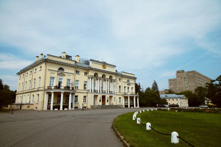 Александрийский дворец.