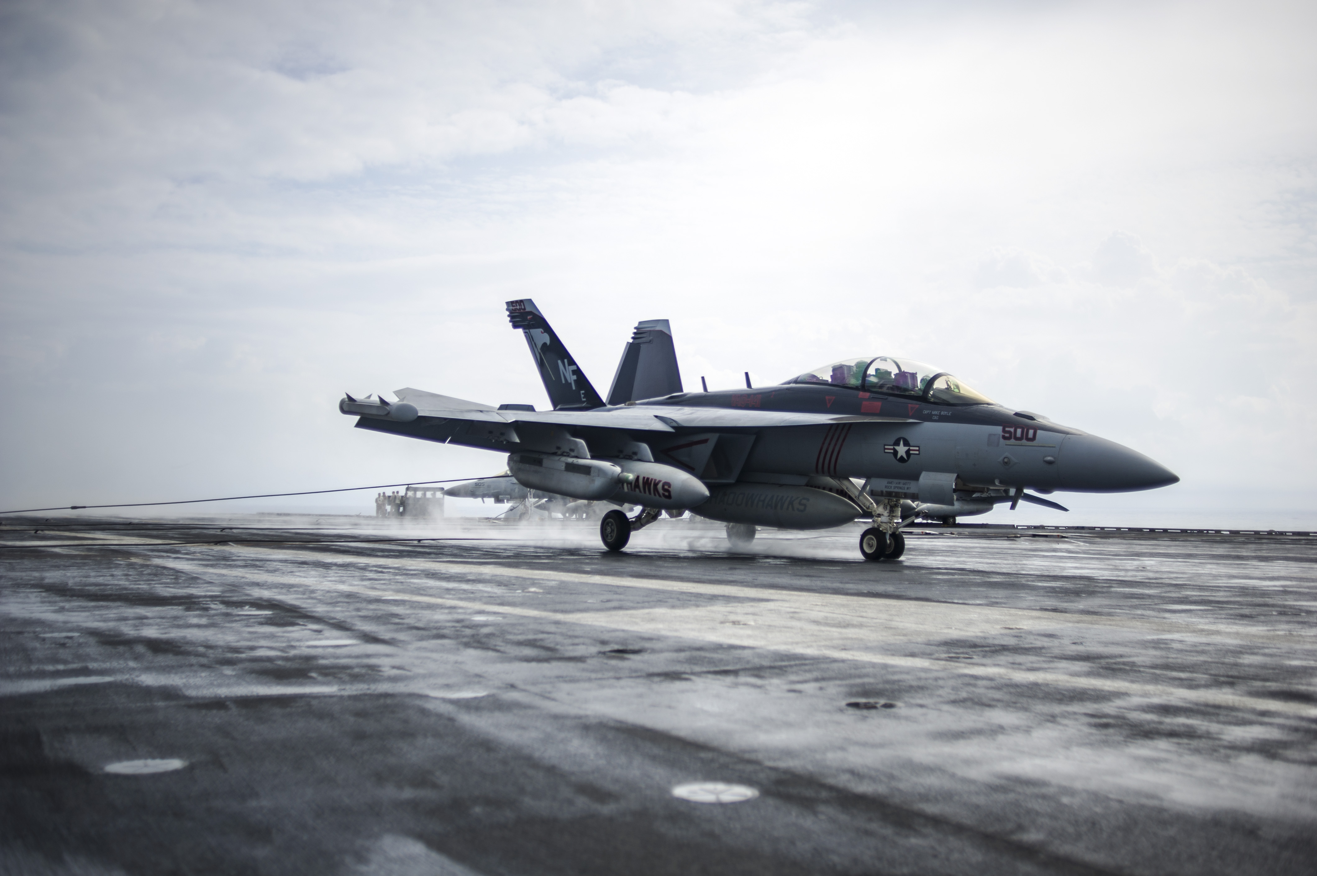 ea-18g_of_vaq-141_landing_on_uss_george_washington_cvn-73_2013