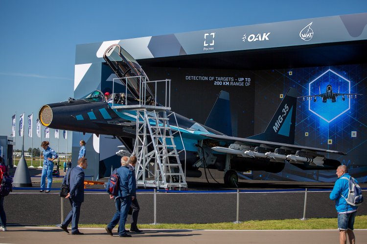 Самолет МИГ-35 со снятым носовым обтекателем. Авиасалон МАКС-2019 Фото: Александр Бурмистров / «Научная Россия»