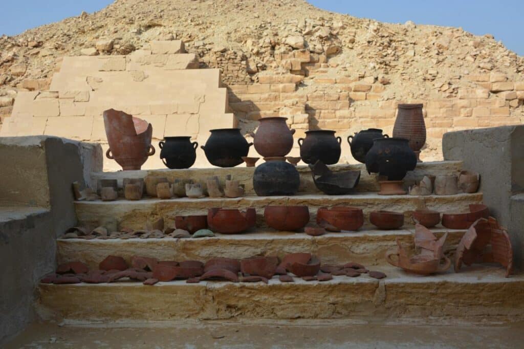 Сосуды в мастерской прекрасно сохранились / ©Saqqara Saite Tombs Project, University of Tübingen, Tübingen, Germany. Photographer: M. Abdelghaffar