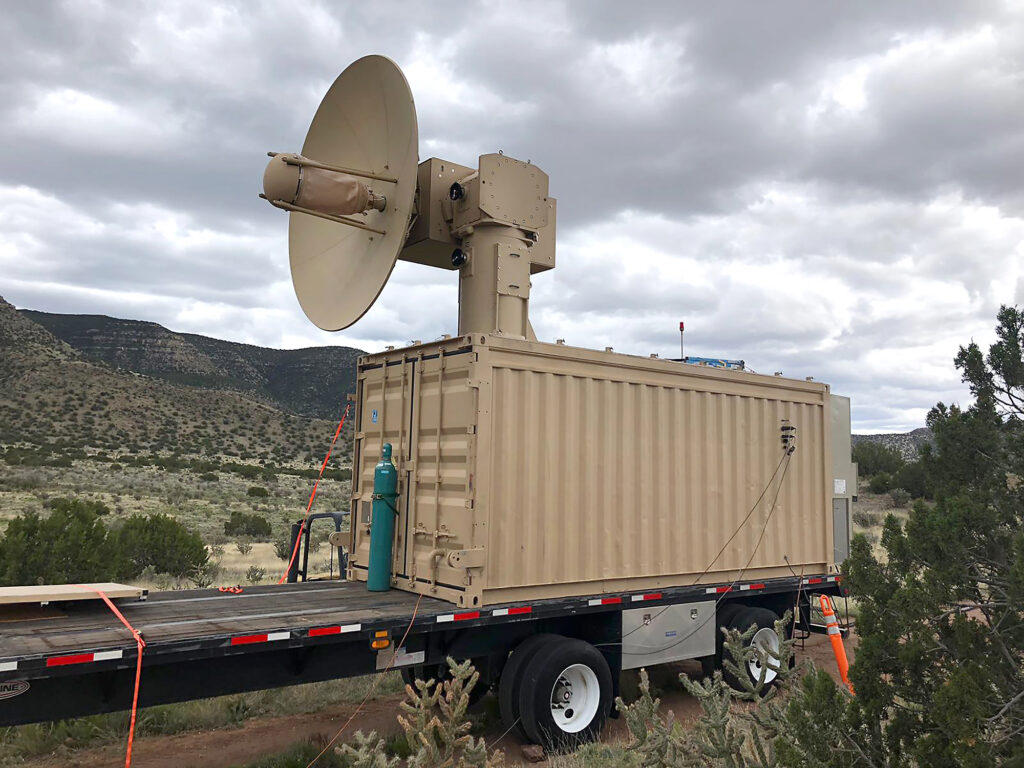 Экспериментальная американская микроволновая «дронобойка» THOR (Tactical High Power Microwave Operational Responder) разработанная Научно-исследовательской лабораторией ВВС США (Air Force Research Laboratory) / ©AFRL Directed Energy Directorate