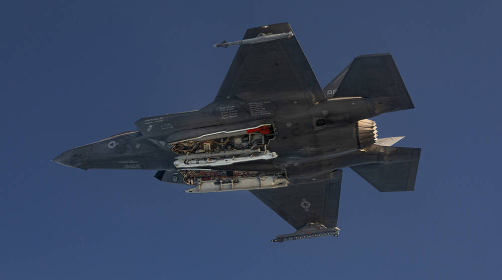 F-35A сбрасывает B61-12 / ©theaviationist