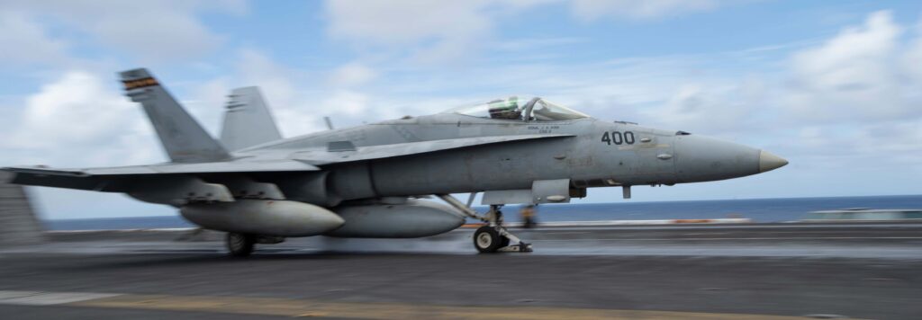 F/A-18C Hornet VMFA-323 / ©thedrive 