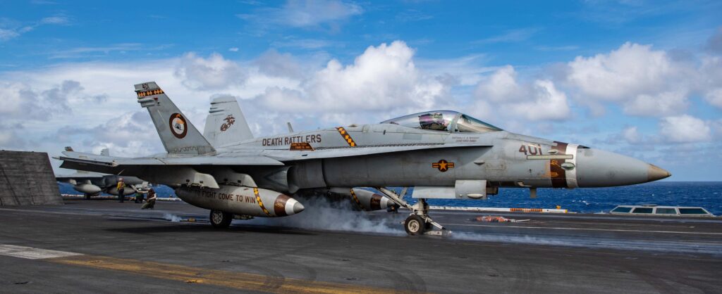 F/A-18C Hornet VMFA-323 / ©thedrive