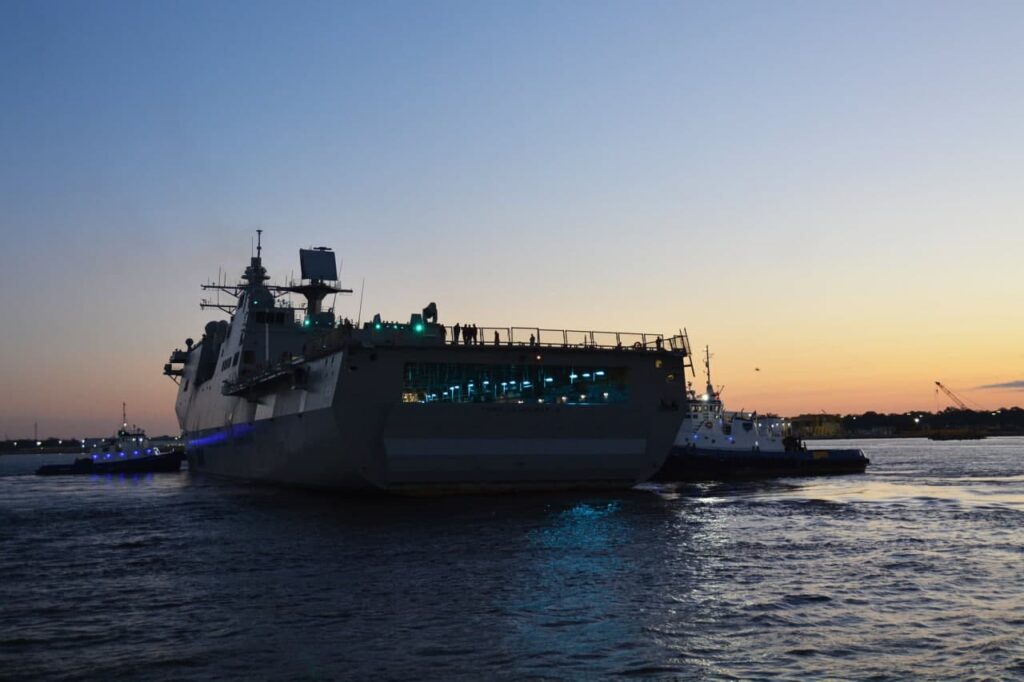 USS Fort Lauderdale / ©Dambiev