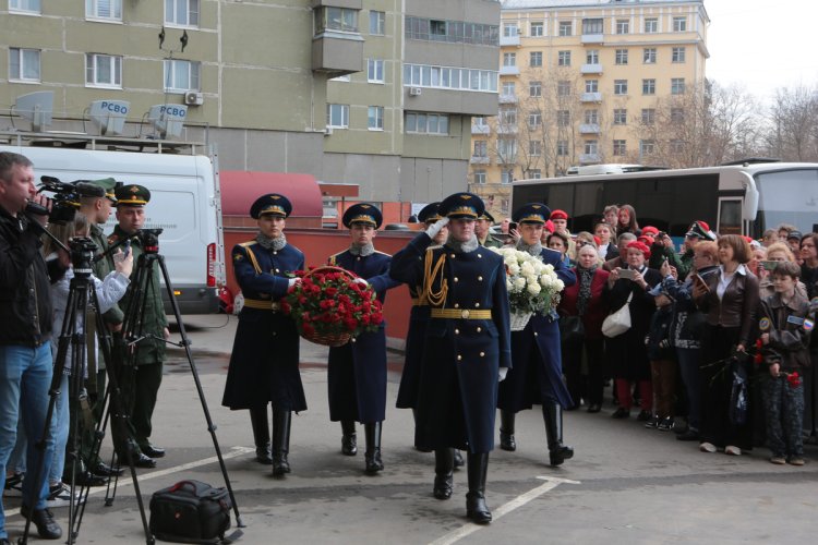 Церемония возложения цветов