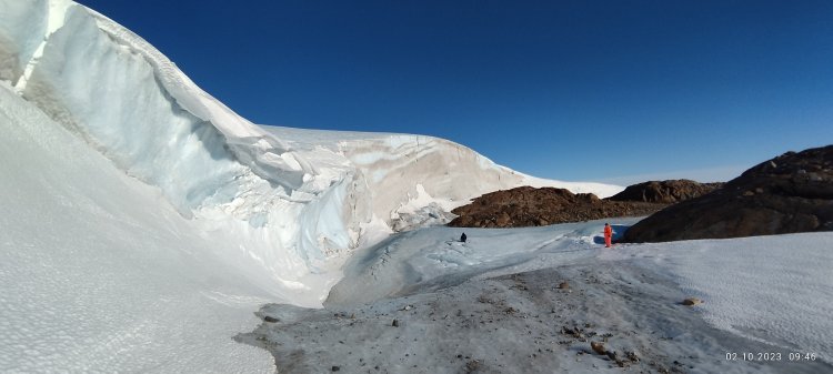 Антарктический ледник. Фото: Айнур Галин / ЕГС РАН