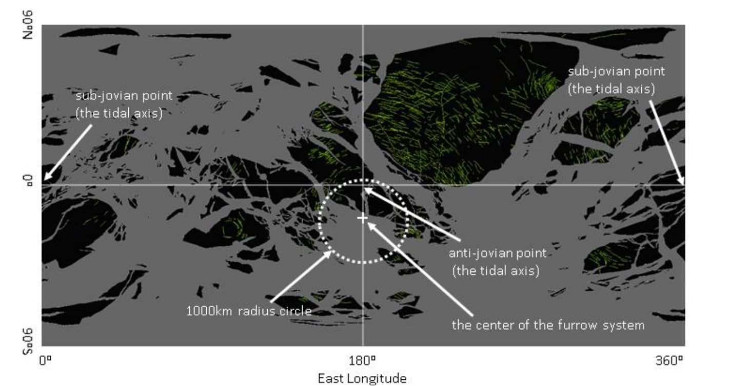 Цилиндрическая проекция Ганимеда. Серые области — молодые территории без борозд. Борозды (зеленые линии) характерны только для древних темных областей / © HIRATA Naoyuki