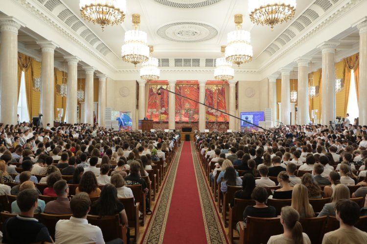 День знаний в МГУ прошел в теплой торжественной атмосфере.Фото: Ольга Мерзлякова / «Научная Россия»